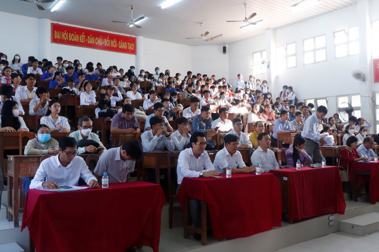 The opening ceremony held on January 23 at the Laboratory School - Tra Vinh University